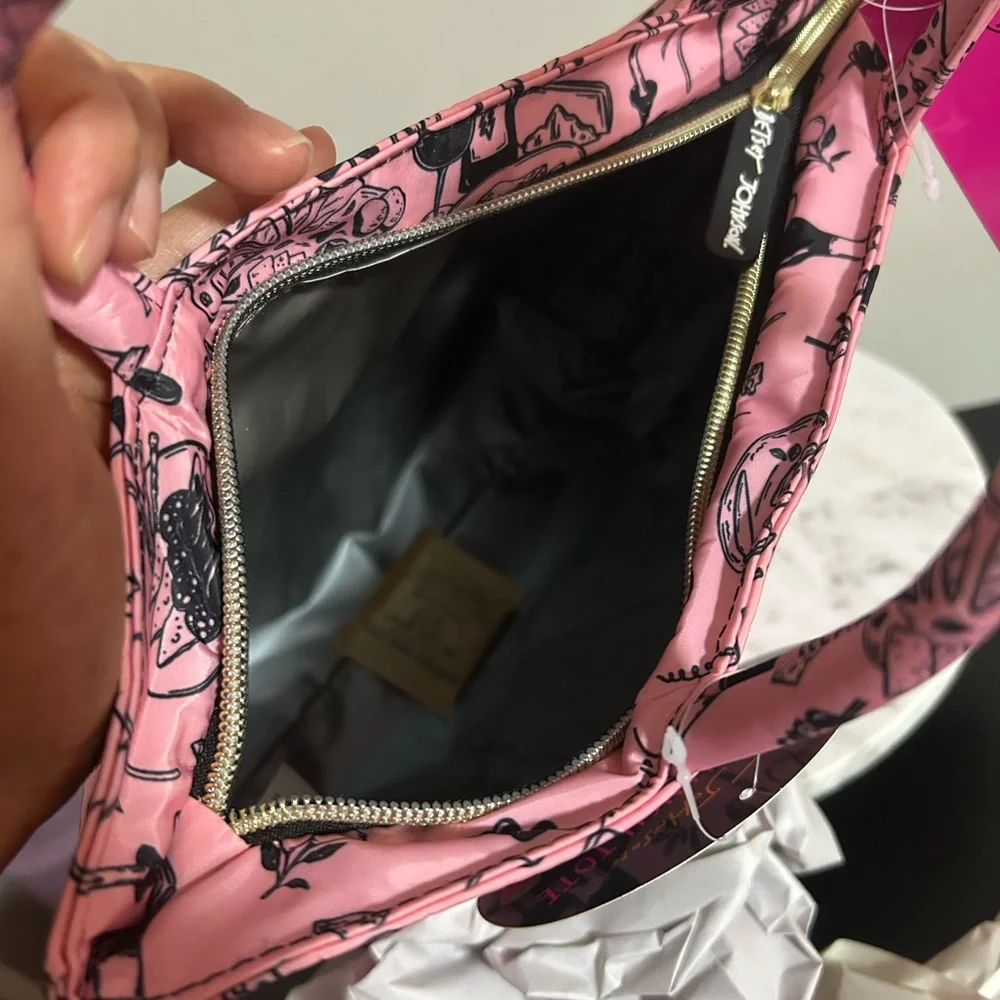 Betsey Johnson Insulted Lunch Tote NWT - Picture 4 of 5